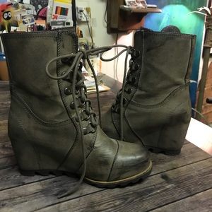 Wedge boots